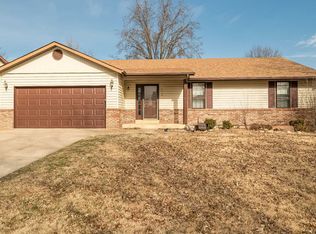 2018 Creekpoint Dr, Saint Peters, MO 63376