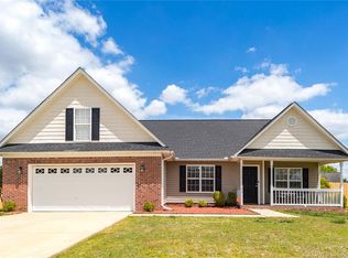 104 Scaley Bark Dr, Raeford, NC 28376