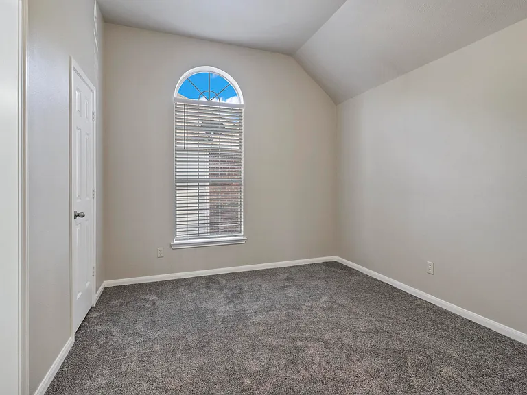 1527 Lakeview Dr — Photo 15