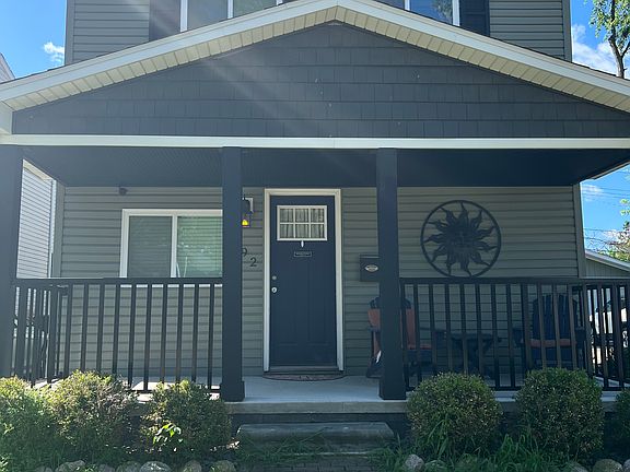 4th image of 592 E Rowland Ave