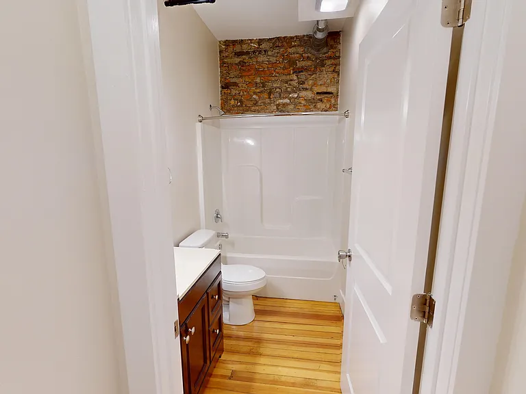 906 Main St #201 — Photo 6