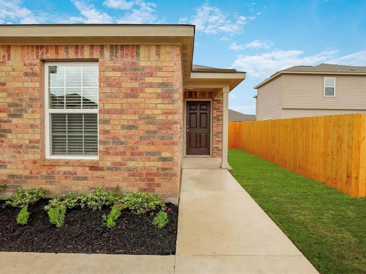 4 bed, 2.0 bath, 1794 sqft, $1,695 — Photo 2