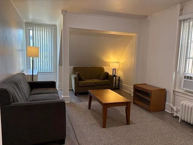 2 bed, 1.0 bath, 1564 sqft, $2,100 — Photo 2