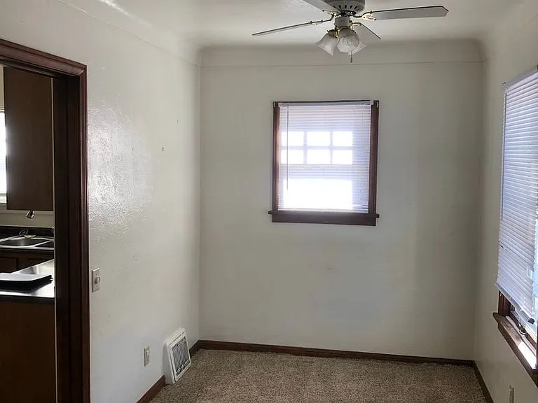 555 Woodsdale Ave — Photo 2