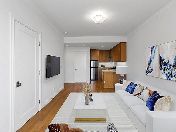 2nd image of 1015 Pierce St APT 205