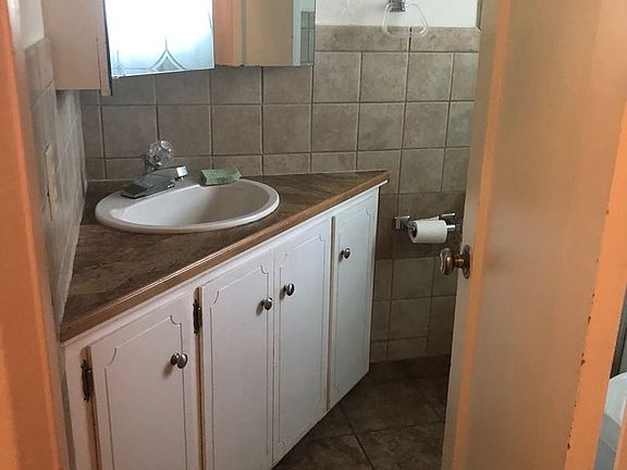 5th image of 206 E Avenue D