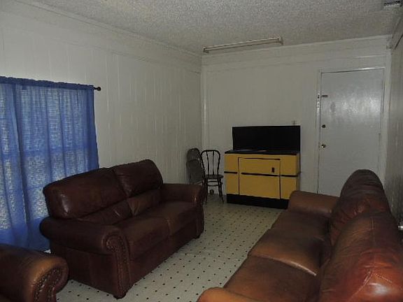 4th image of 3532 N Beach St