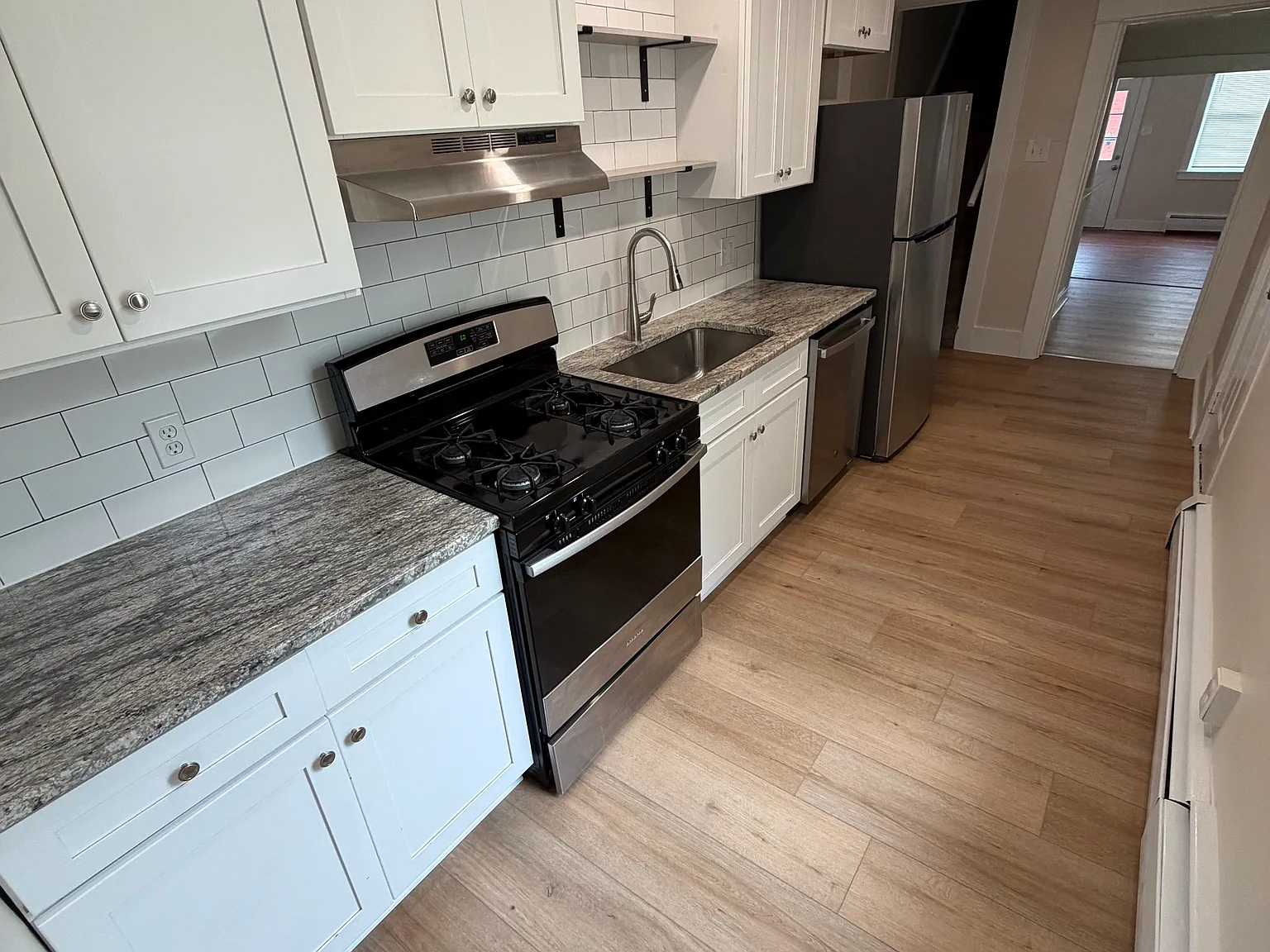 654 Poplar St — Photo 4