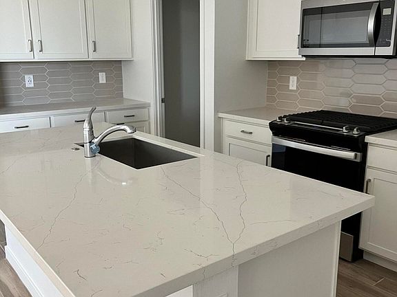3rd image of 20576 W VERMONT Avenue