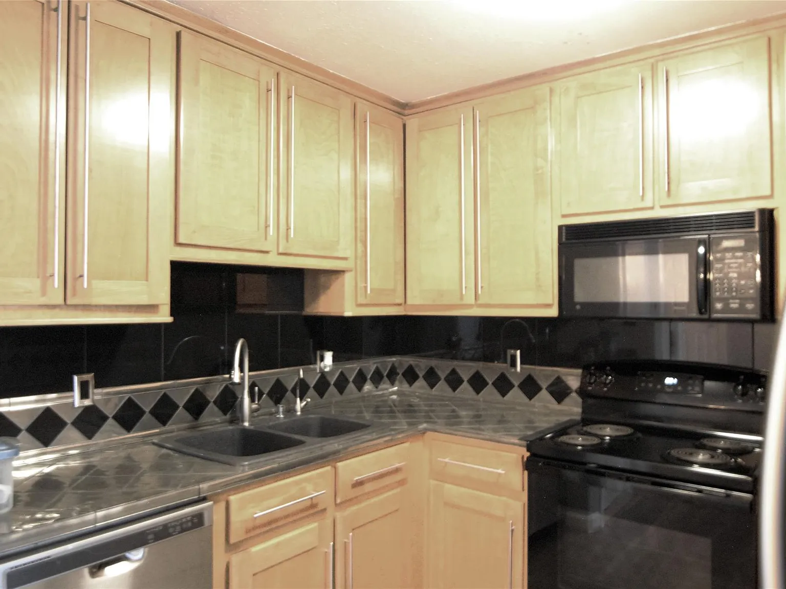 2 bed, 2.0 bath, 1092 sqft, $1,300 — Photo 3