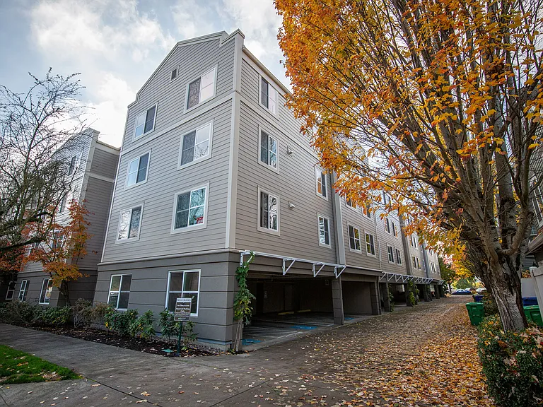 Buckman Heights — Photo 32