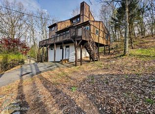 240 Powderhorn Rd, Henryville, PA 18332