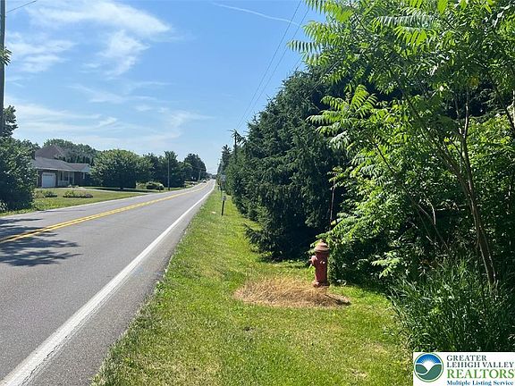 5th image of 599 Daniels Rd