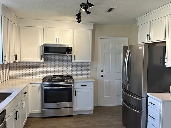 2nd image of 1406 Dyer St