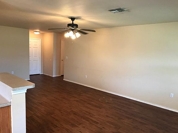 4th image of 1011 Sacramento Dr