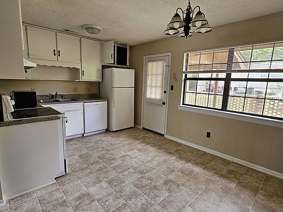 5th image of 1603 Carolewood Ct #2
