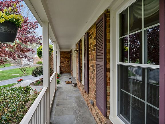 5th image of 4 Duncan Branch Ct