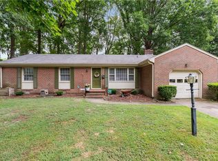 228 Shadywood Dr, Newport News, VA 23602