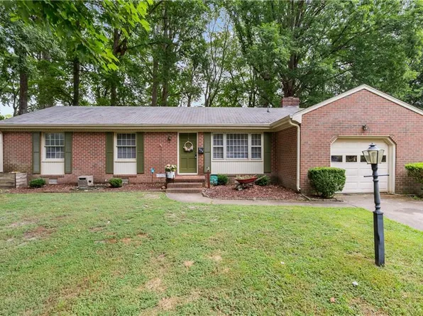 228 Shadywood Dr, Newport News, VA 23602