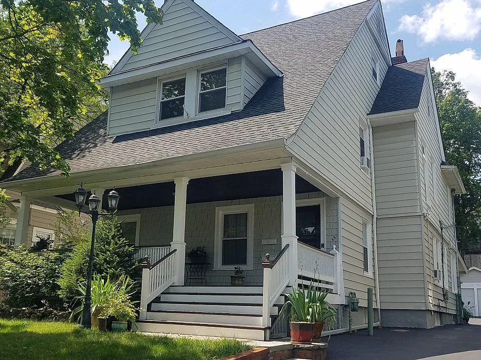 35 Gates Ave #1