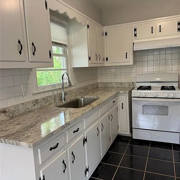 1582 Lincoln Ave SE — Photo 9