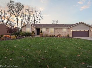 1418 Oak Grove Dr, Walled Lake, MI 48390