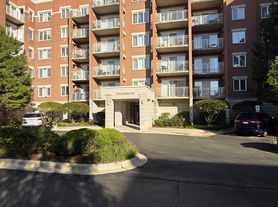 6560 W Diversey Ave, Elmwood Park, IL