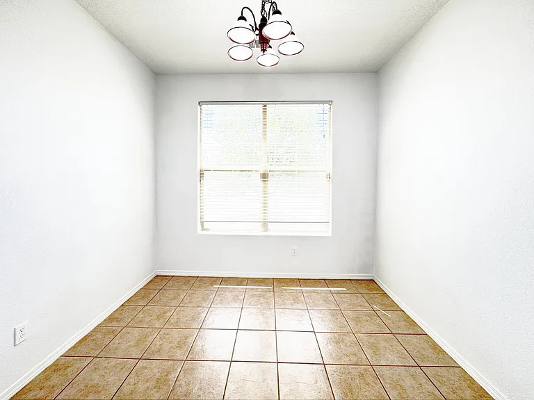 2036 Violeta Way SE — Photo 10