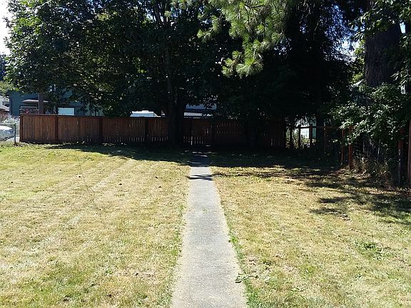 2nd image of 719 E 7th St