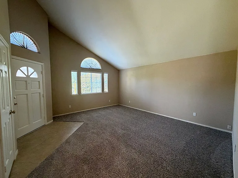 5246 W Magill Ave — Photo 3