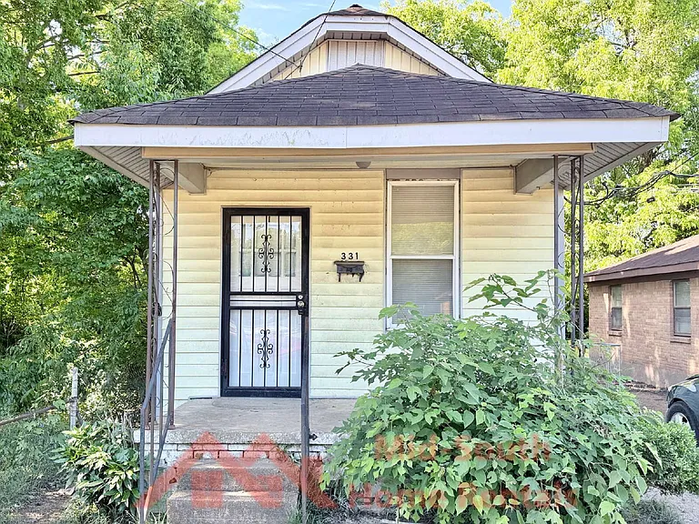 331 W Dison Ave — Photo 2