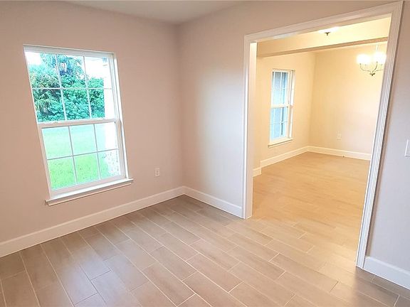 4th image of 512 Lone Star Ln