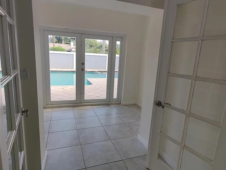 733 NE 18th Ave — Photo 54