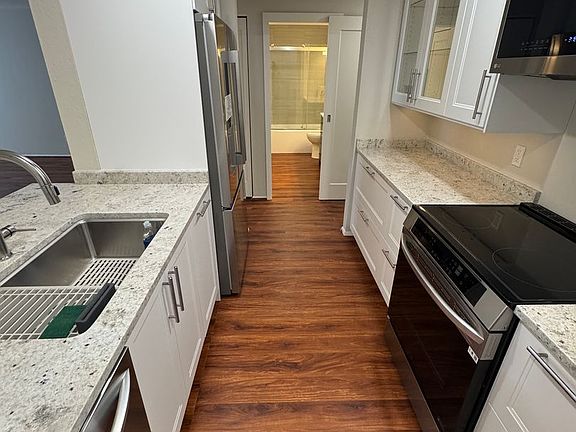 4th image of 11630 NE 70th Pl APT B