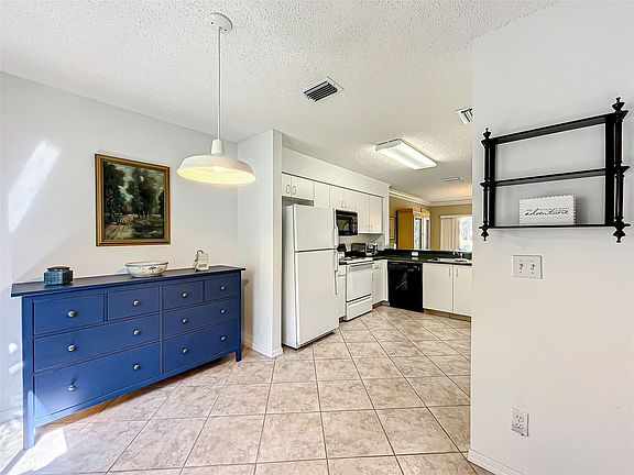 5th image of 11045 SW 16th Manor