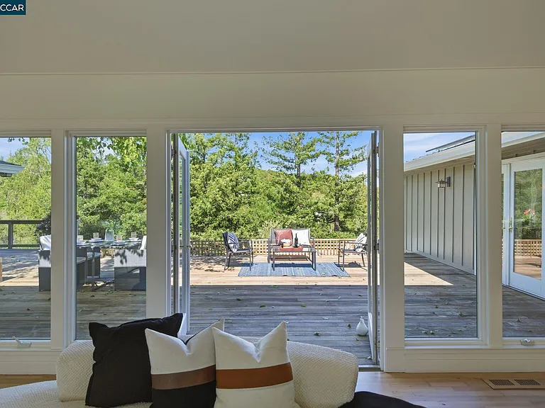 102 Hillcrest Dr — Photo 8