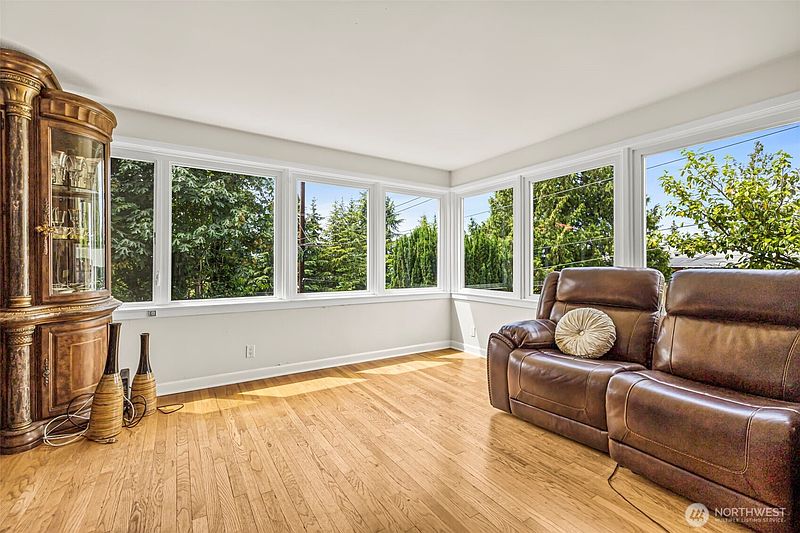 3rd image of 9628 5th Ave NE