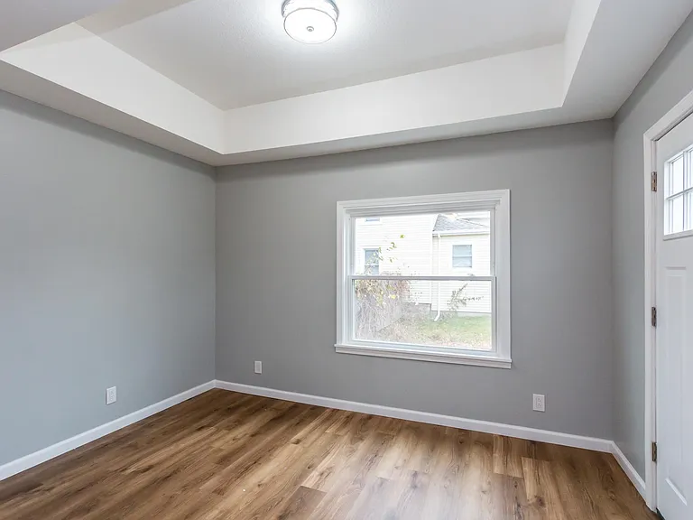 503 E 2nd St — Photo 12