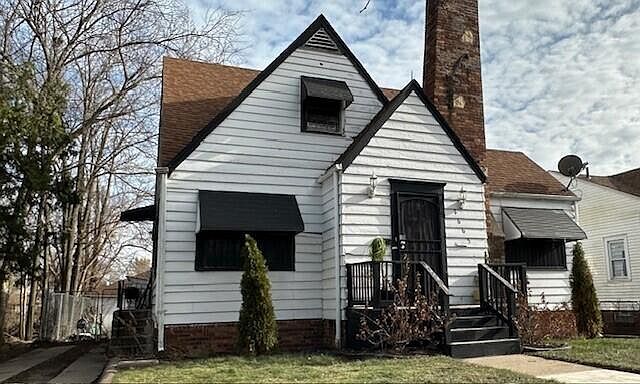 2nd image of 2665 Harrison St