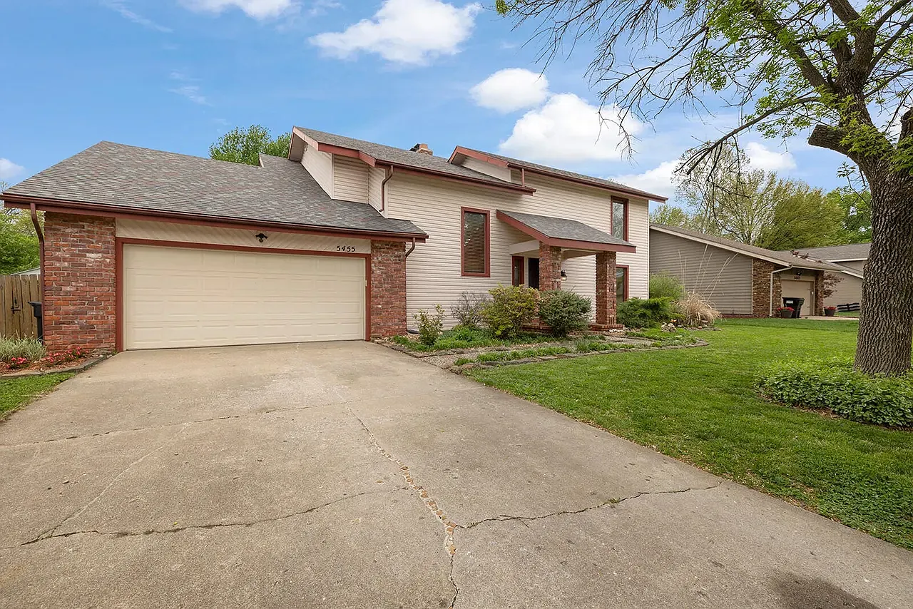 3 bed, 2880 sqft, $2,000 — Photo 1