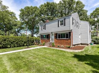 121 Monroe St, Garden City, NY 11530