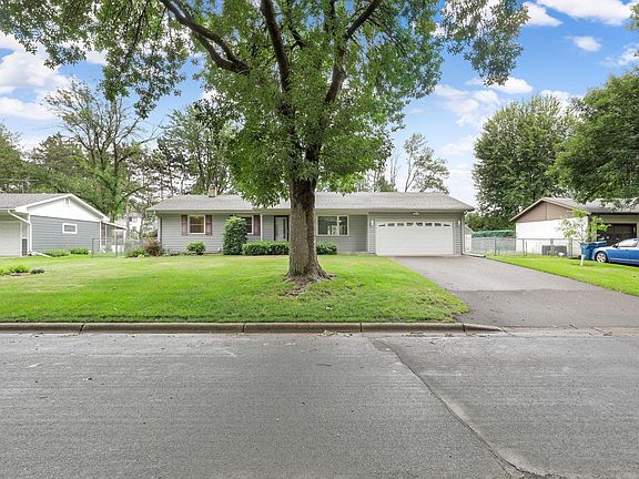 2nd image of 2408 Spruce Pl