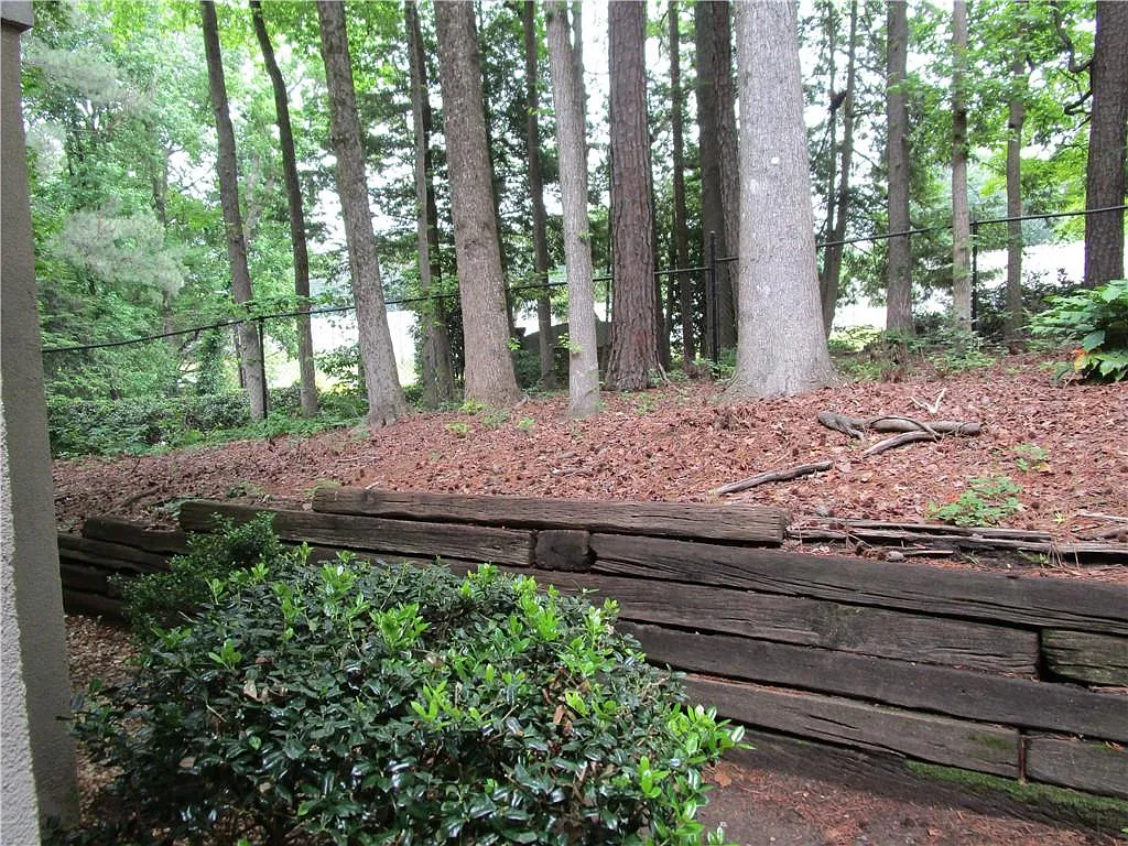 1 bed, 1.0 bath, 730 sqft, $1,600 — Photo 2
