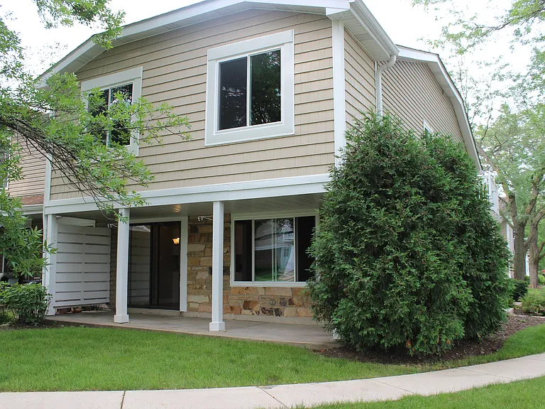 1102 Eisenhower Ct — Photo 4