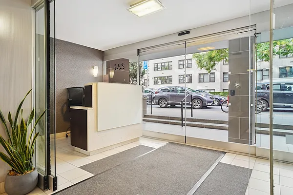 Rented by Greystar | media 10