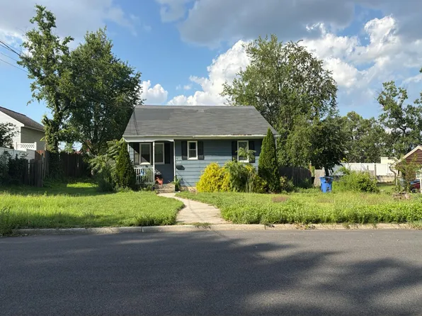 605 Lakehurst Ave, National Park, NJ 08063
