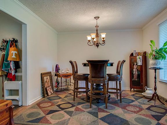 3rd image of 105 Karen Dr