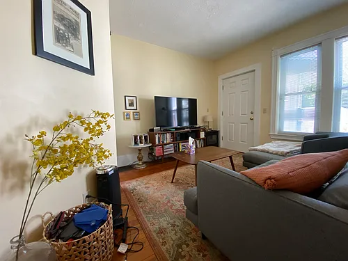 8 Elsmere Ter #1 Photo 1 8 Elsmere Ter #1 Photo 1