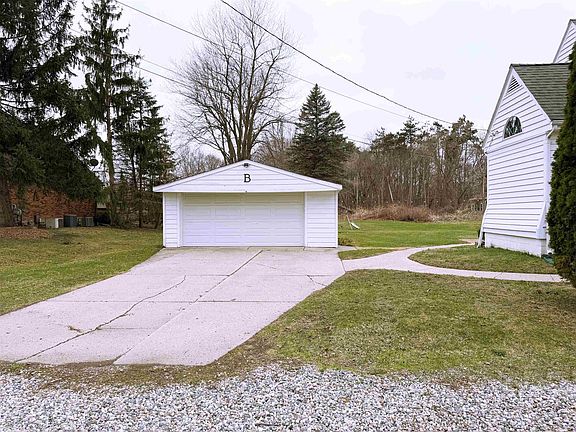 3rd image of 38181 Hayes Rd