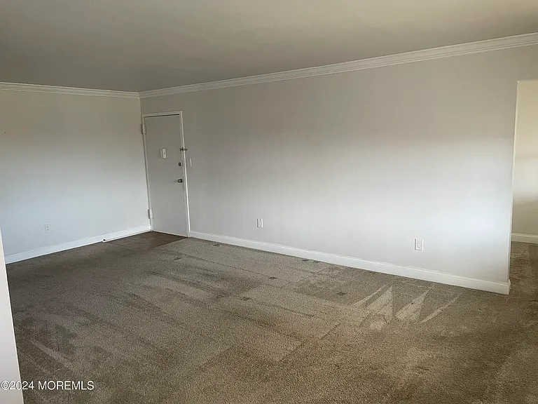 60 Manchester Ct #E — Photo 6